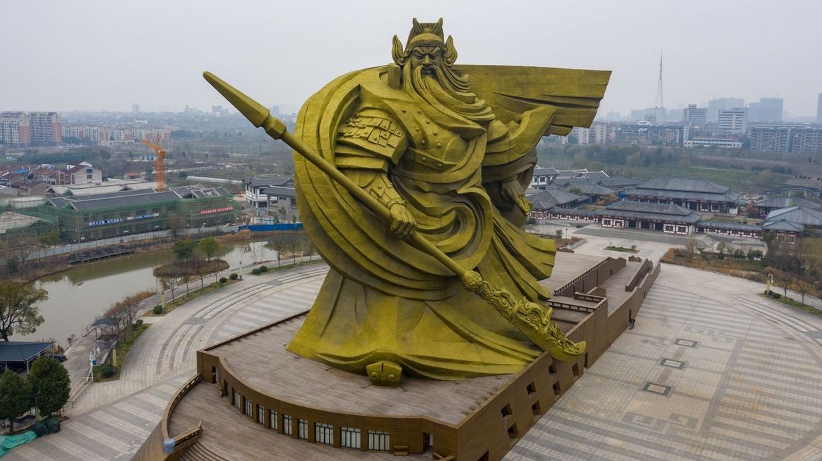 Obří socha v Číně vyšla na miliony. Místním se ale nelíbí a bude se přesouvat